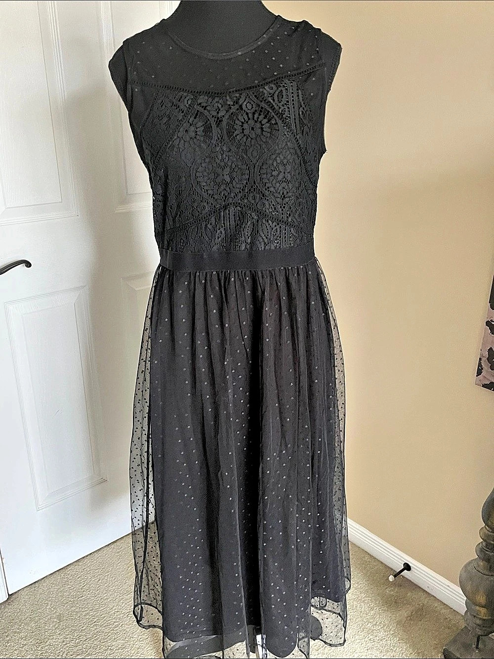 Suzanne Bettina Black Lace Midi Dress Size Medium Like New